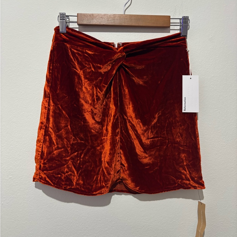 NWT Reformation harri velvet Skirt in Blood Orange Size 2